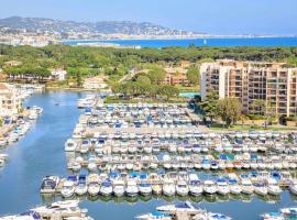 Marina Suites Résidence & Hotel，位于曼德琉-拉纳普勒的酒店