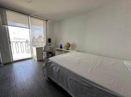 Suite Ejecutiva FINSA con Baño Privado y Parking，位于Sanctórum的酒店