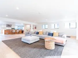 Bellevue Oasis with 6 BR Haven!