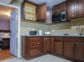 Stylish Studio Escape - Calm & Convenient Lanham