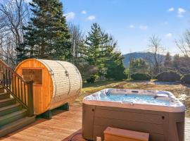 Entire Chalet in Windham NY，位于Maplecrest的酒店