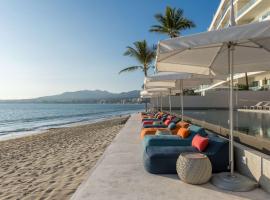 UDARA - Beachfront Condos in Golden Zone with Rooftop，位于布塞里亚斯的酒店