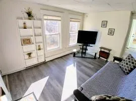 cozy 2BD 7 min walk to beach Pets Ok 2 FREE parkin