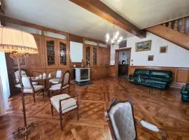 Grande Maison Familiale avec Piscine et Parking à Saint-Gaultier - FR-1-591-753