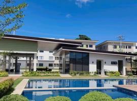 Serene Urban Homestay - Condo Near Mactan Airport，位于Bankal的酒店