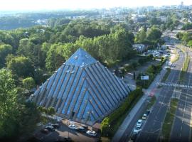 Piramida Park Hotel & Wellness，位于蒂黑的酒店