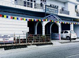 Hotel Vasundhara Palace, Chamba，位于Chamba的酒店