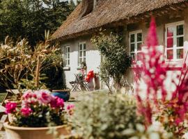 Charming And Historic Horse Farm From The 1700S，位于德隆宁莫勒的酒店