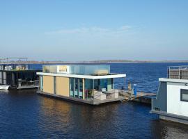 Houseboat Robbedoes，位于Offingawier的酒店