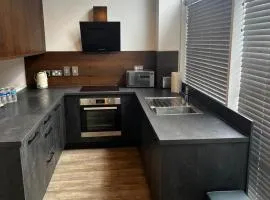 The Sapphire - Luxury 1 Bed Flat in Birmingham City Centre -Free Parking - No Deposit Required