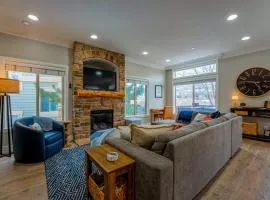 Heavens Gate LS48 Ski Retreat Hot Tub & Views