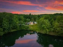 Lakefront Retreat - Lake Access, BBQ & Fire Pit