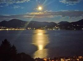 Little Suite Near Lake Maggiore，位于韦尔巴尼亚的酒店