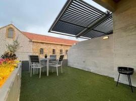 1BR Apt with Terrace in Heart of Broumana，位于布罗马纳的酒店