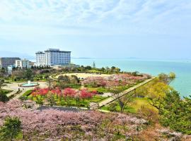 Grand Mercure Lake Biwa Resort & Spa，位于长滨市的酒店
