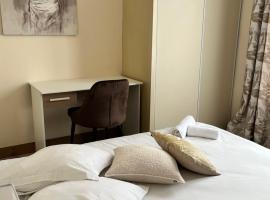 Hôtel Le Square，位于卡普维尔的酒店