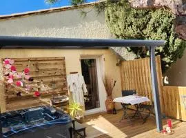 LeMasBlanc, Chambre d'hôtes & jacuzzi privé, au calme, 15min de Carcassonne