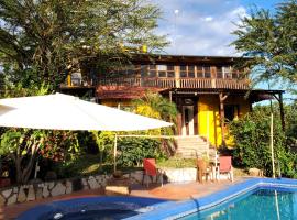 Yellow Submarine Hostal，位于波内洛亚的酒店