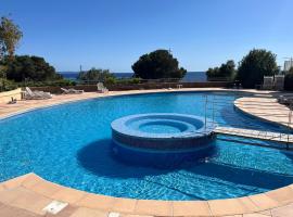 Appartement VAIANA avec piscine en bord de mer，位于阿雅克修的酒店
