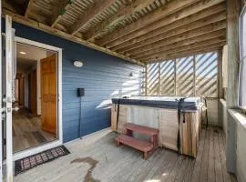 Sounds Good - Sound front home with stunning views and hot tub