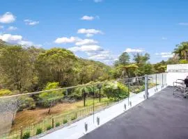 Superior Home Central Location Beautiful Views