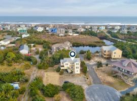 6 BR house Dog friendly with mini golf, pool/hot tub, & game room，位于Waves的酒店