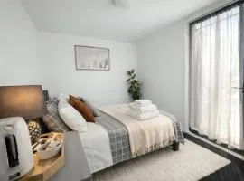 Private Garden Guesthouse with Ensuite - Near Westgate