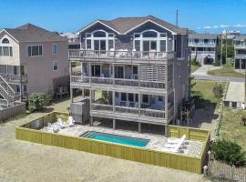 Oceanfront home with private pool, hot tub, game room, sundecks & fast WiFi，位于Waves的酒店