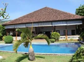 Bali Vakantie Verhuur - Beach Villa Mimpi, Mount Agung view, Amed, Bali
