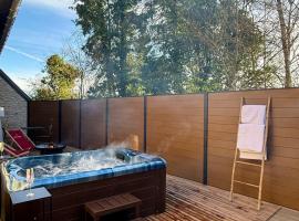 À 1h30 de Paris - Suite romantique avec spa et sauna privés en terrasse à la campagne，位于Vimory的酒店