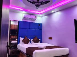 Hotel Midnight，位于穆扎夫法尔普尔的酒店