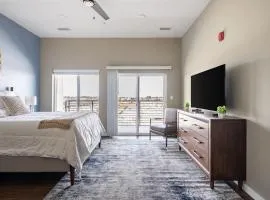 Landing Stylish Studio Pool Gym