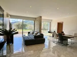 Magnifique appartement avec terrasse et piscine à 10 min de la plage