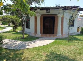 Quinta Corona Hospedaje Familiar，位于瓦兹特佩克的酒店