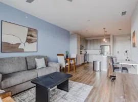 Landing Stylish 1BD Game Room Gym