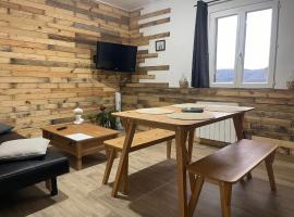 Gîte Le Lynx Jacuzzi, nature et confort-Les Gites de la perle de Vouglans-，位于Cernon的酒店