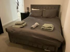 2bed apartment 10mins from Sheffield,Rotherham and meadah，位于罗瑟勒姆的酒店