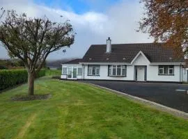 Serene Mountain-View Escape - Country Bungalow