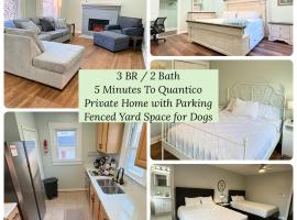 3 Bedrooms 4 Beds 2 Bathroom Single Family Home 5 Minutes to Quantico，位于特赖安格尔的酒店