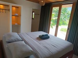 Sonnenhouse Lombok Kertaraharja Bungalow "Kamboja"，位于Luk的酒店