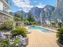 Hotel Benacus Panoramic，位于加尔达湖滨的酒店