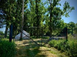 Glamping Royal - Forest Glamping Zomergem，位于Lievegem的酒店
