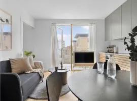 Modern & Stylish Apartment with Private Balcony