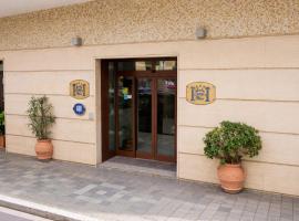 Phi Hotel Ambra，位于佩斯卡拉的酒店