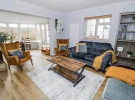 3 Leycester Court