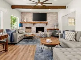 5BR 3.5BA Waterfront Boat, Dock and Kayaks, Lake McQueeney by Austin Vacay