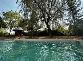 Logis Hôtel LE DAHU，位于Parigny的酒店