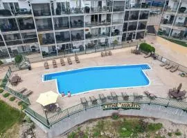 Lakefront Condo w/ 3 Pools, Boat Slip & Patio Views at 13mm of the BIg Niangua