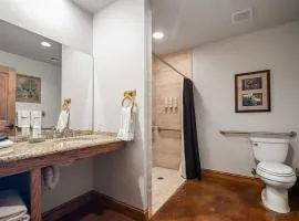 Charming Cottages steps from Messina Hof Wine Tast