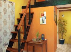 House Rental Banaba Tree Room C Mezzanine，位于Sampong的酒店